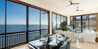 Wailupe Seaside Haven: Beachfront Luxury Home w/ Infinity Pool & City Proximity Gallery 12