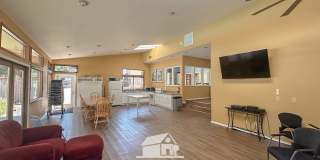 Indian Creek 2 Bedroom! Gallery 21