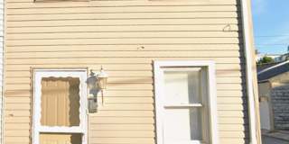 Semi-detached 3 bedroom 1 Bath House with Parking Gallery 1