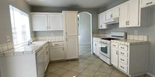 Large Four Bed, Three Bath Home with a Pool Gallery 10