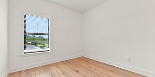 GORGEOUS Like NEW 4/3.5 CUSTOM TOWNHOME Gallery 20
