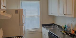 Brick Duplex with 3 bedrooms and 1 bath for rent. Gallery 11