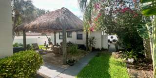 FULLY FURNISHED 2/2 OLD NE BUNGALOW - lease term through March 2027 Gallery 10