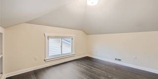 Beautiful Remodeled House with Fenced Yard in Maple Leaf Gallery 24