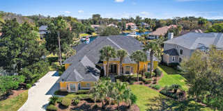 Stunning Lagoon Residence! Gallery 61