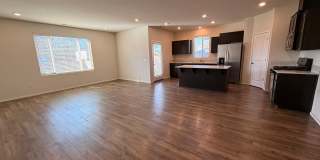 Newer single level 3 bed 2 bath home in NE Salem Gallery 9