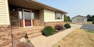 Spacious 5-Bedroom Horace Home with Shop, Large Yard & Flexible Lease Options Gallery 5