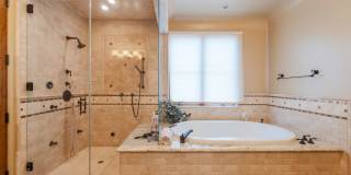 Gorgeous 5 Bedroom Home with sweeping views and pool Gallery 25