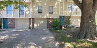 Spacious 2BR/1.5BA Quadplex Gallery 1