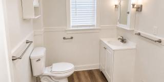 Lower 2 Bedroom Duplex Great Location! Gallery 15