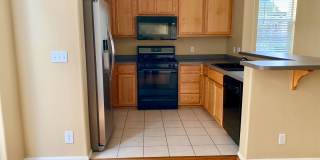 Beautiful 3 bed 2.5 bath Home with 2 car garage Gallery 7