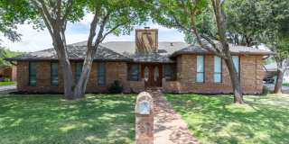3/2.5/2 with a POOL!  FAIRWAY OAKS! Gallery 3