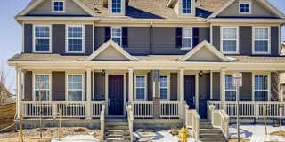 2B/2.5B Home with Deck and Yard Gallery 1