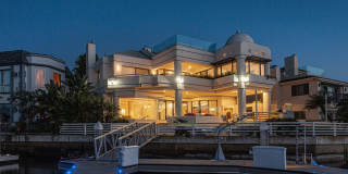 Exquisite Waterfront Gem. Gallery 1