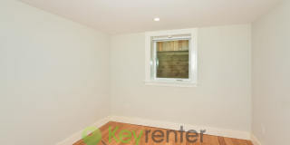 Stylish Four Bedroom Home with Hardwood Floors and Outdoor Space Gallery 27