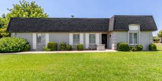 Spacious 2 Bed, 2 Bath Woodland Park Townhome Gallery 1