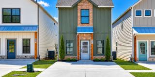 Charming 3-Bedroom Modern Farmhouse Townhome in Edmond Gallery 1