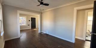 Spacious 2BR + Den with Huge Deck & Hardwood Floors Gallery 5