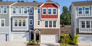 Spacious 4-Bed Home! Modern Kitchen, High Ceilings, Dual Primaries, Laundry Room, Pet Friendly! Gallery 1