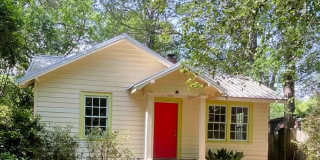 Adorable 2 bed 1 bath cottage with large yard and lots of privacy Gallery 1