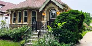 Beautiful  2 Bedroom + Den(3rd bedroom) Bungalow in Wauwatosa Gallery 1