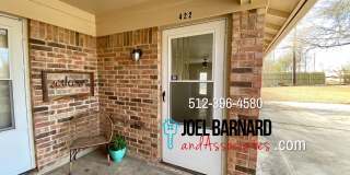 Available Now: Conveniently Located Duplex Available Now: Conveniently Located Duplex Gallery 1