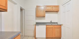 Central Campus - Newly renovated 4 Bedroom 2 Bathroom House Gallery 14