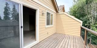 Spacious 3 Bedroom Townhome with Huge Bonus Room! Gallery 17