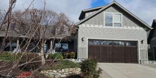 Luxury home on generous lot in the prestigious hills of East Medford! Gallery 1