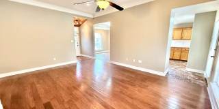 3 Bed, 2 Bath Home with Large Backyard in Fairmont Subdivision 3 Bed, 2 Bath Home with Large Backyard in Fairmont Subdivision Gallery 6