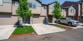 Easy I-205 Access - 3 Bedroom 2.5 Bath Townhouse Gallery 1