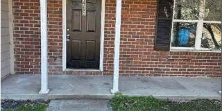 Room in 3 Bedroom Home at River Park Dr Gallery 1