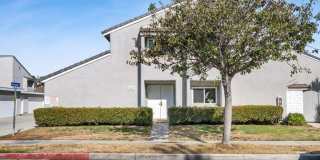 Beautiful 3 bed / 2.5 bath Townhome with Patio and 2 car garage in Huntington Beach Gallery 1