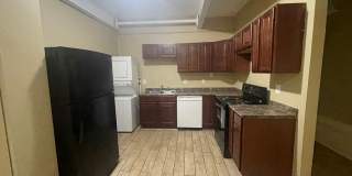 Adorable 2 Bedroom 1 Bath Apartment.Located in the Cotswold Area Gallery 5