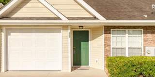 3 Bed/3Bath Centrally located!!! 3 Bed/3Bath Centrally located!!! Gallery 1