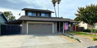 Spacious 4BR Golf Course Home in Rohnert Park with Open Floor Plan Gallery 1