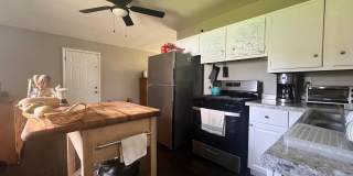 3 Bedroom Home With A Large Fully-Fenced Yard Gallery 5