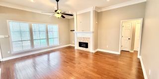 3 Bed, 2 Bath Home with Large Backyard in Fairmont Subdivision 3 Bed, 2 Bath Home with Large Backyard in Fairmont Subdivision Gallery 4