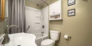 Kelsey's Cottage: Fully Furnished 2 bd/1ba Jacksonville Cottage, Large yard! $300 Utility Fee Gallery 10