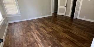 Adorable One Bedroom Duplex! Gallery 3