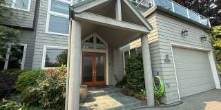 Highly desirable Mercer Island home. Gallery 1