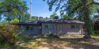 2 Bedroom North Redding Home with Bonus Room. Completely Fenced! Gallery 1