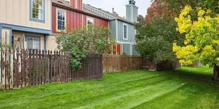 Charming 2BR Tpwnhome in Aurora Gallery 23