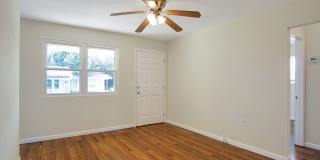 3 bedroom 1 bath house in Midtown available Mid- August Gallery 8