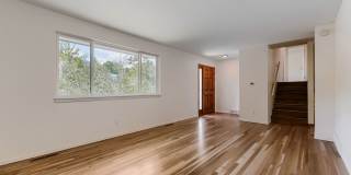 Beautiful 3-Bedroom Home with Large Backyard & Mountain Views Gallery 4
