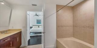 800 N TAMIAMI TRAIL Gallery 21