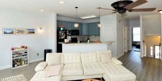 Beautiful Townhome/condo Gallery 1