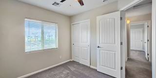Clean and Comfortable 3 bed 2 bath with loft! Gallery 27