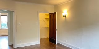 Large One Bedroom in Andersonville Gallery 1