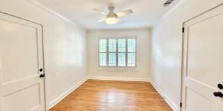 3/2 Duplex Conveniently Situated in an Established Neighborhood! Gallery 4